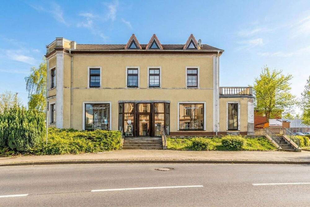 Thumbnail-KENSINGTON - Exklusiv - Mehrfamilienhaus mit 4 Wohneinheiten und Gewerbe in bester Lage in Neustadt