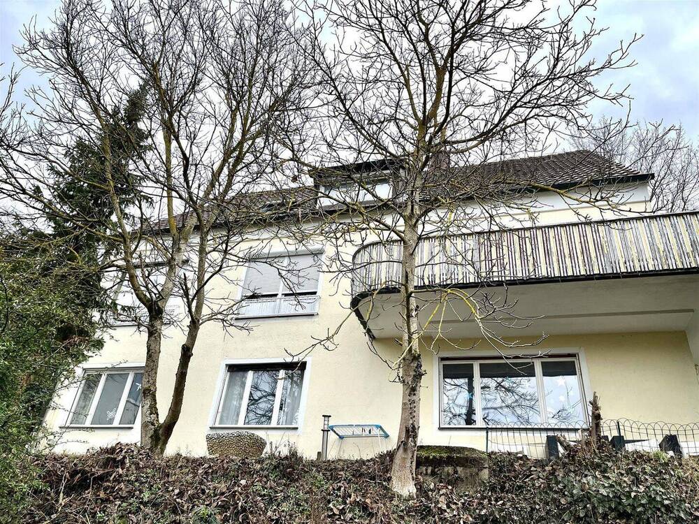 Thumbnail-Sehr großzügiges Wohnhaus in ruhiger Lage mit viel Aussicht