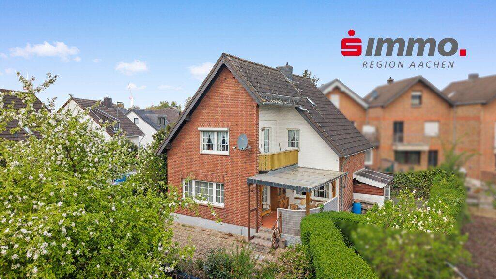Thumbnail-Freistehendes Einfamilienhaus mit großer Doppelgarage