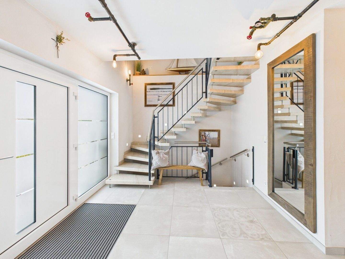 Thumbnail-Hochwertig saniertes, großzügiges Einfamilienhaus mit ELW & Doppelgarage in beliebter Traumlage