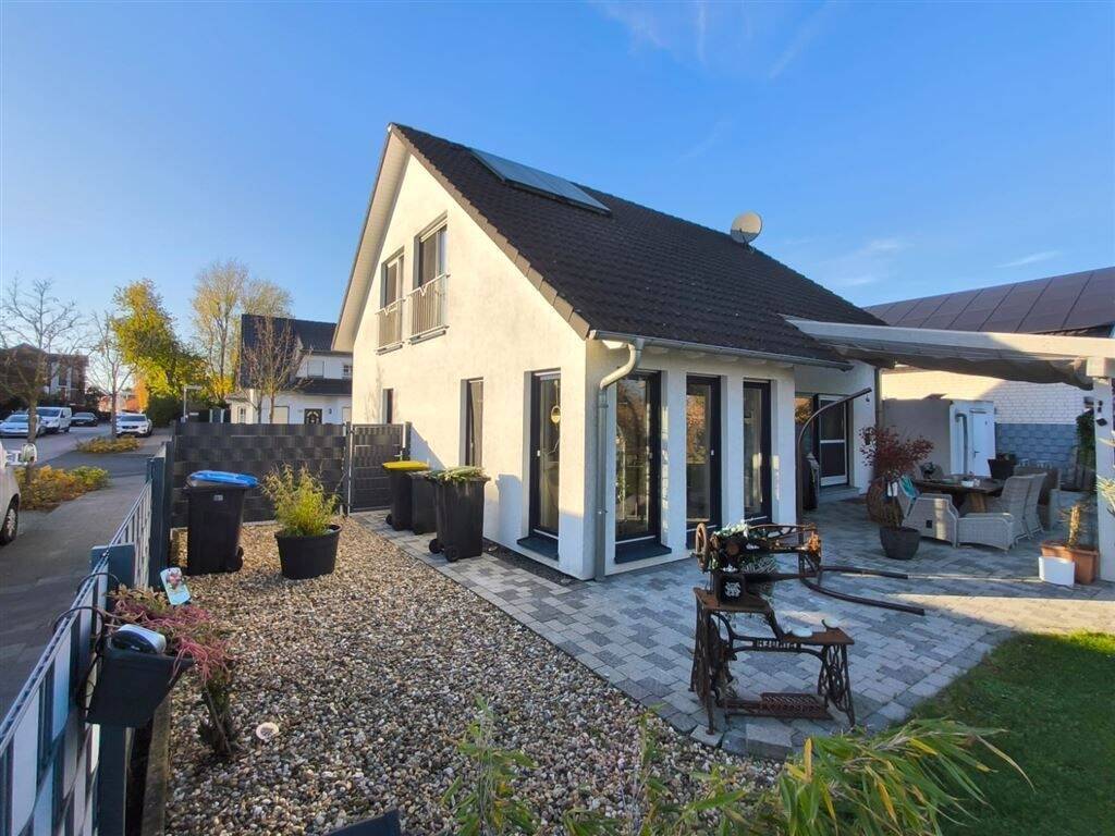 Thumbnail-Ihr neues Familienidyll: Stilvolles Einfamilienhaus zu verkaufen