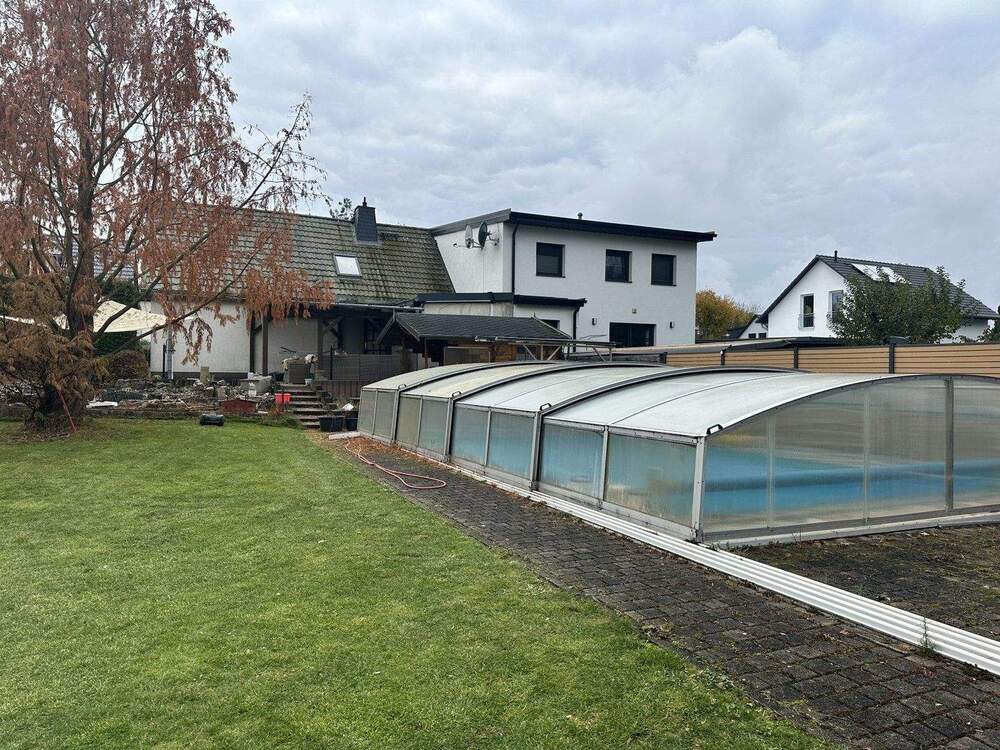 Thumbnail-DHH in begehrter Lage, modernes + energieeffizientes Heizkonzept, großes Grundstück mit Sauna + Pool