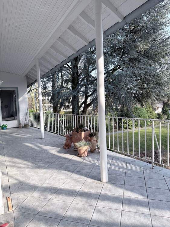 Thumbnail-Repräsentative, helle Etagenwohnung mit großer Terrasse