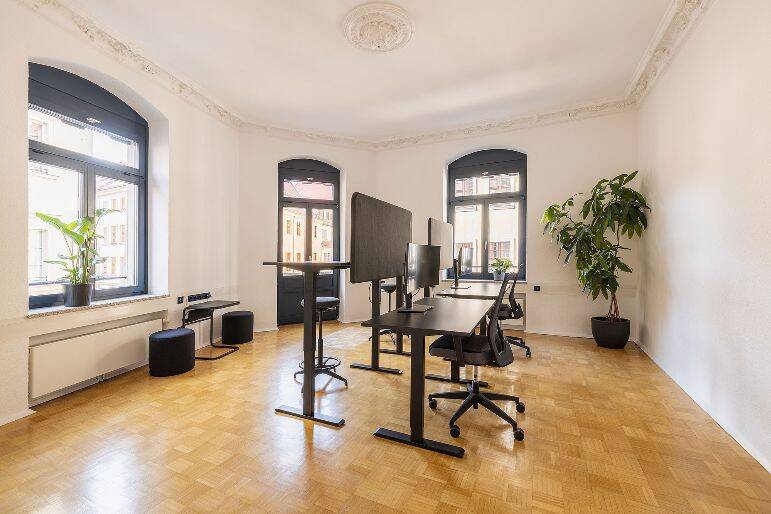 Thumbnail-Fester Arbeitsplatz in Dresden Barockviertel - Designagentur-Flair