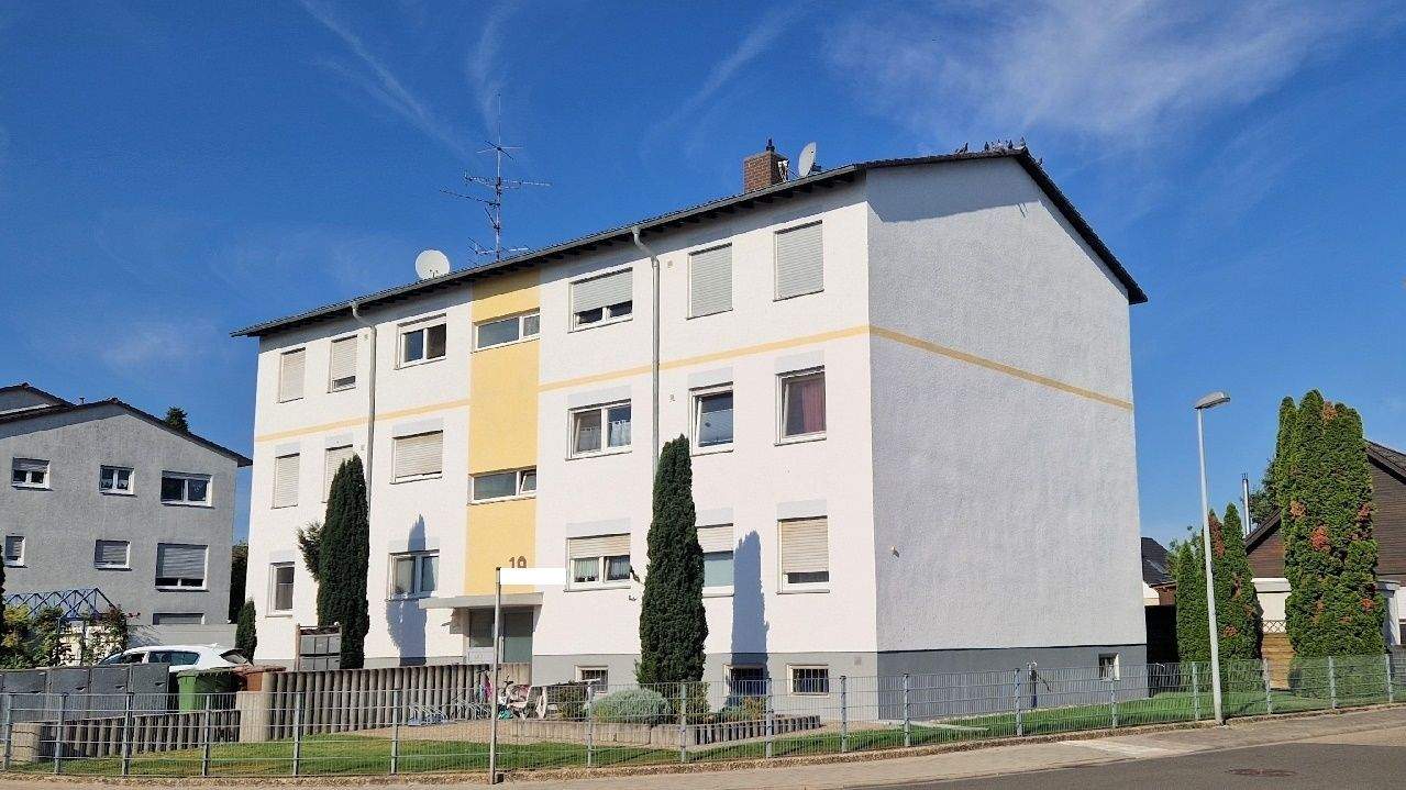 Thumbnail-Gepflegtes Mehrfamilienhaus mit Balkonen und Stellplätzen