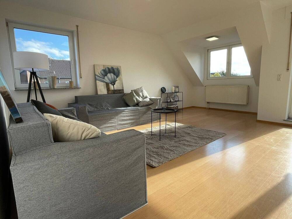 Thumbnail-Großzügige 5-Zimmer Maisonette-Wohnung mit Balkon und Stellplatz
