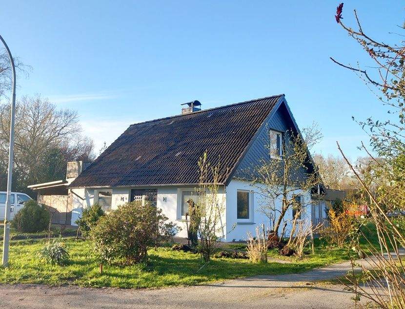 Thumbnail-Gemütliches Einfamilienhaus in ganz besonderer Lage mit Blick in die Wilster Marsch zu verkaufen!