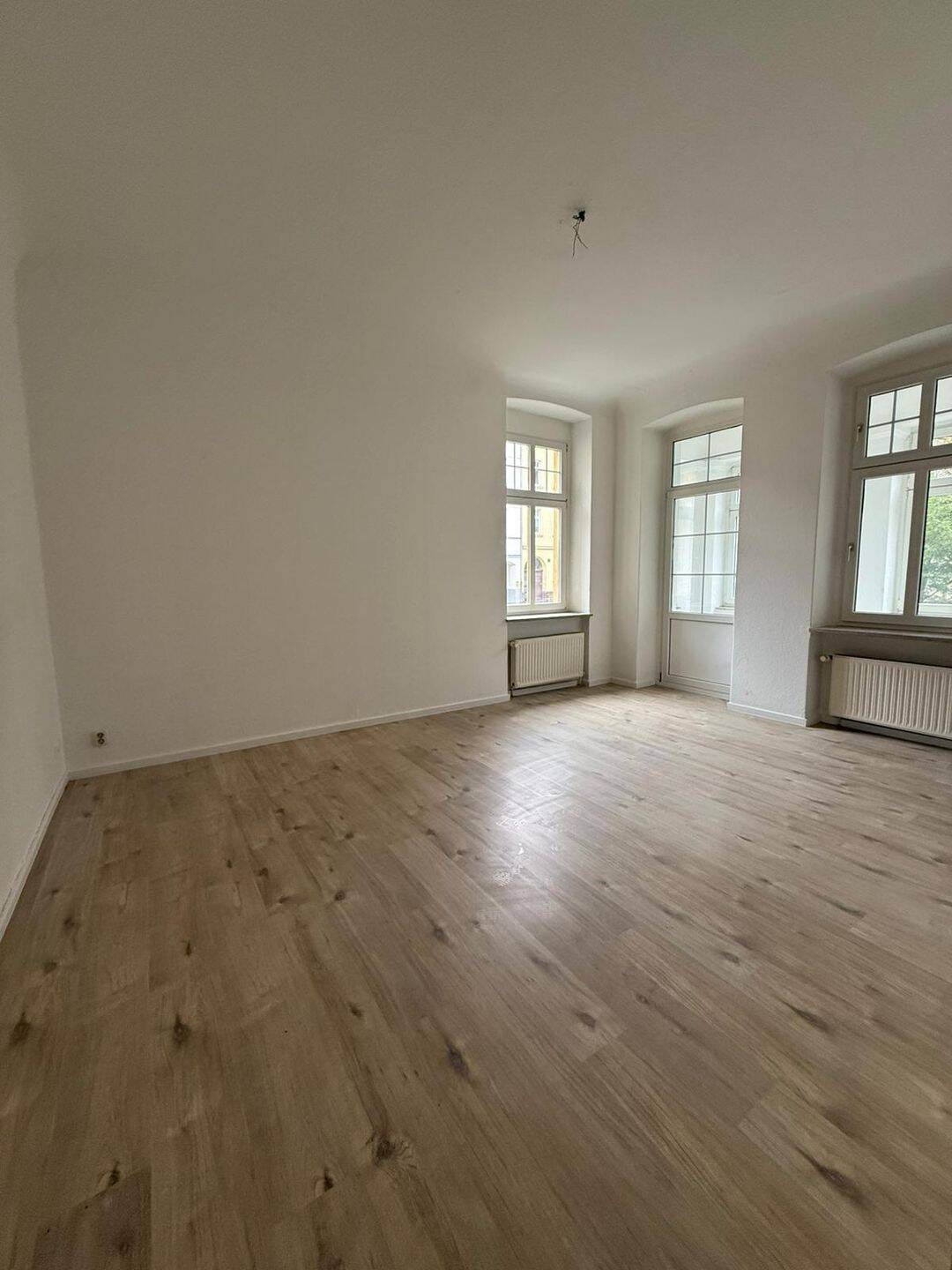 Thumbnail-Geräumige 4-Zimmer-Wohnung mit Balkonen in Gera-Debschwitz