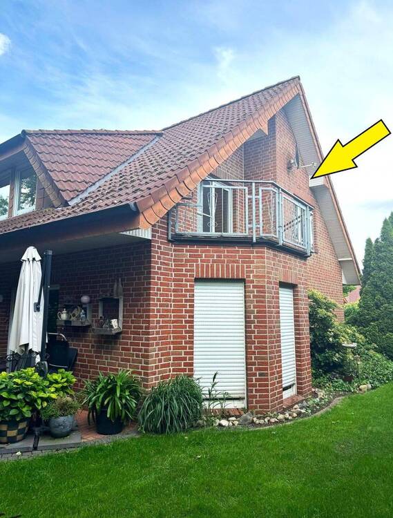 Thumbnail-Helle 3 Zimmer Wohnung im DG im Zweifamilienhaus mit Balkon und Garage