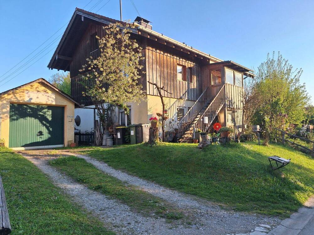 Landhaus mit zwei Einheiten und idyllischem Garten