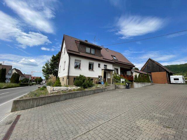 Vorderansicht (Süd) Haus u. Schuppen