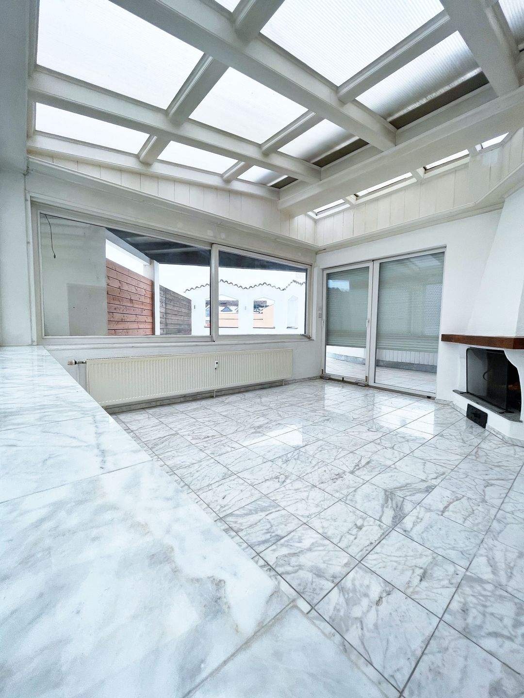 Thumbnail-Großzügige 2-Zimmer-Wohnung mit traumhafter Dachterrasse