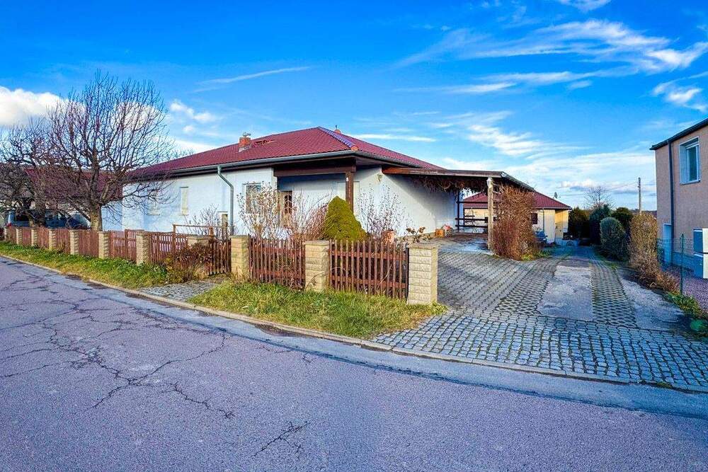 Thumbnail-Mitten im Grünen - 178 m² großer Bungalow!