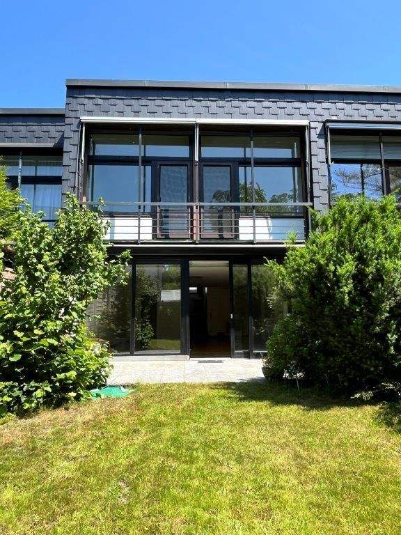 Thumbnail-ca. 67 m² Garten inkl. Terrasse, Gemeinschafts-Sauna, -Schwimmbad und Garage