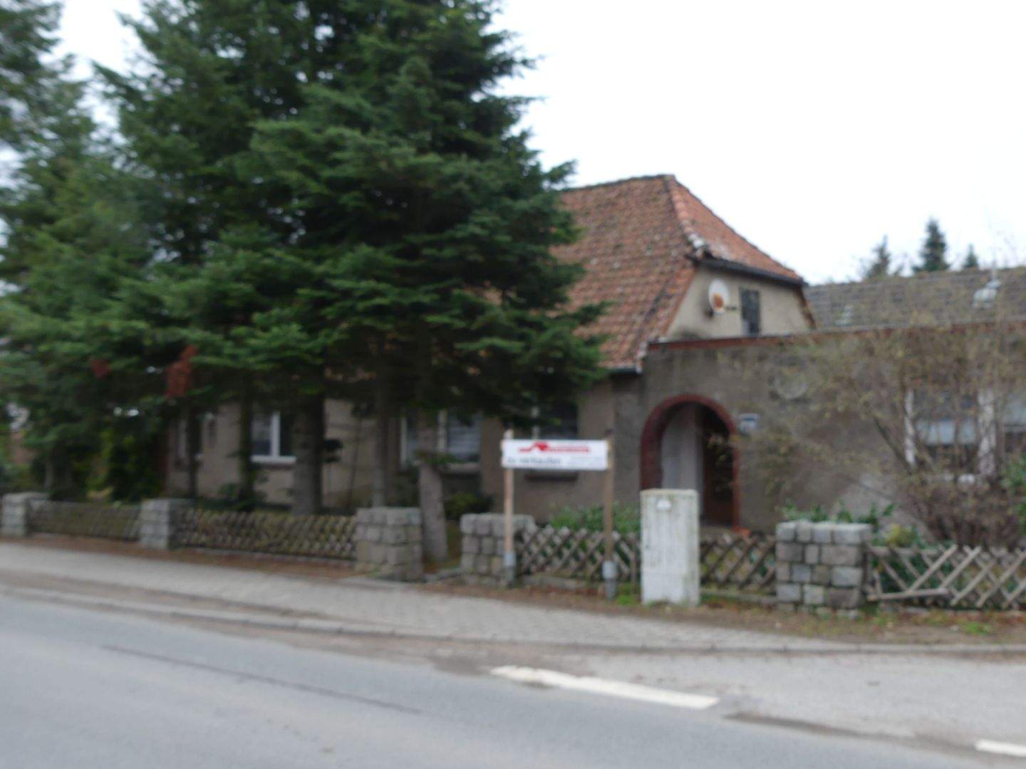 Thumbnail-solides Einfamilienhaus mit großem Grundstück