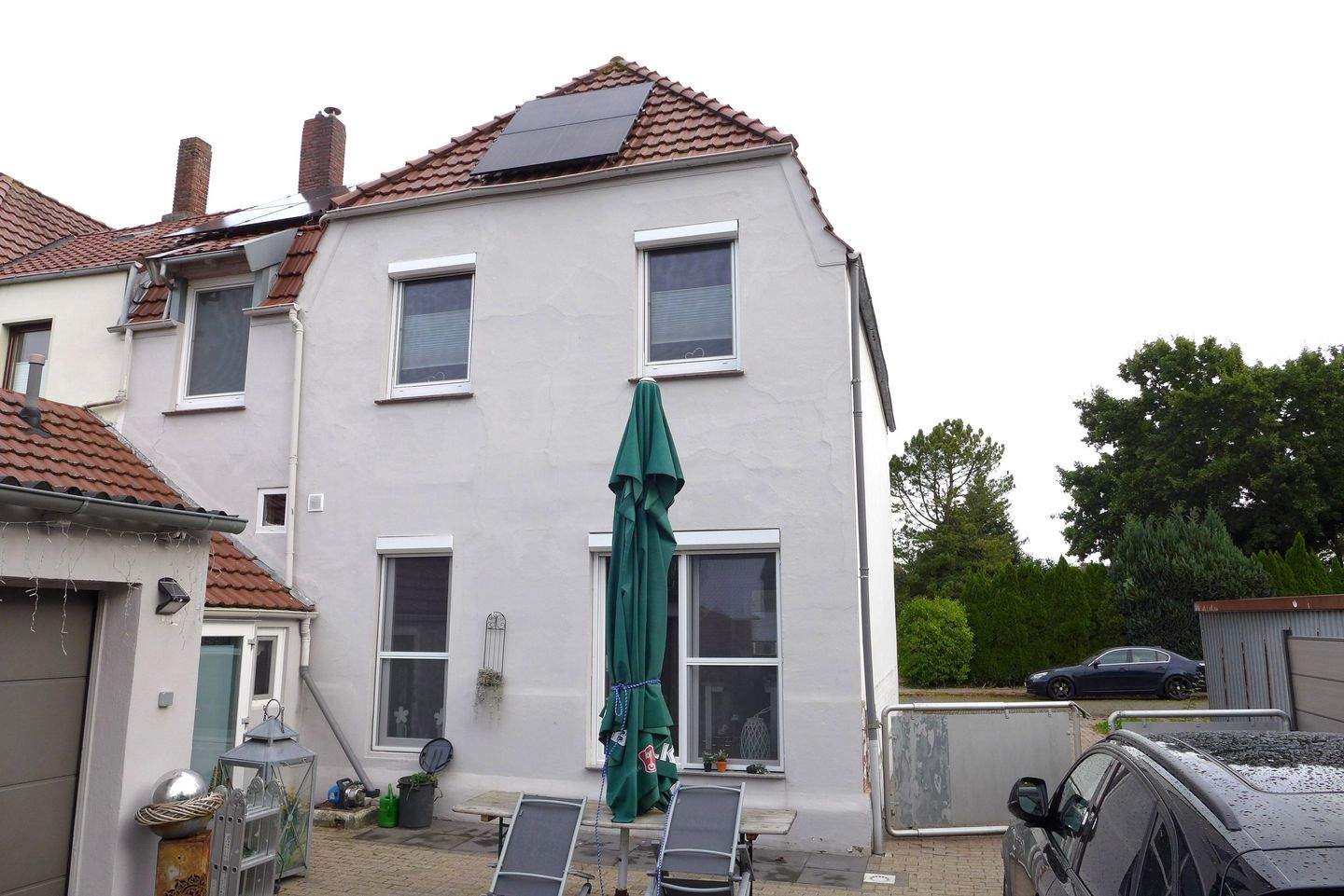 Thumbnail-Modernisierte Doppelhaushälfte mit Garten, Innenhof und Garage