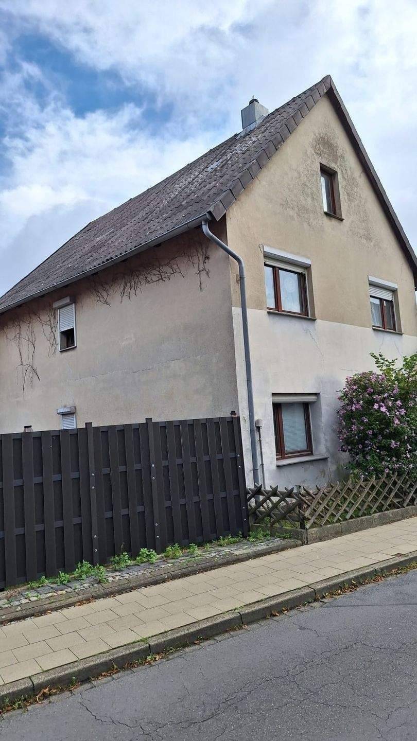 Thumbnail-Unter Grundstückspreis! Stark sanierungsbedürftiges 1-FH in Braunschw.Broitzem m. schmalen, sehr schönem Grundstück inkl. Anbau u.Garagen