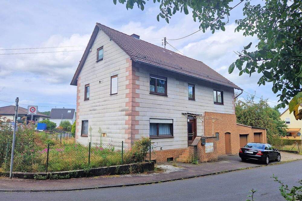 Thumbnail-Sanierungsobjekt: Freistehendes Einfamilienhaus in ruhiger Lage von Windeck