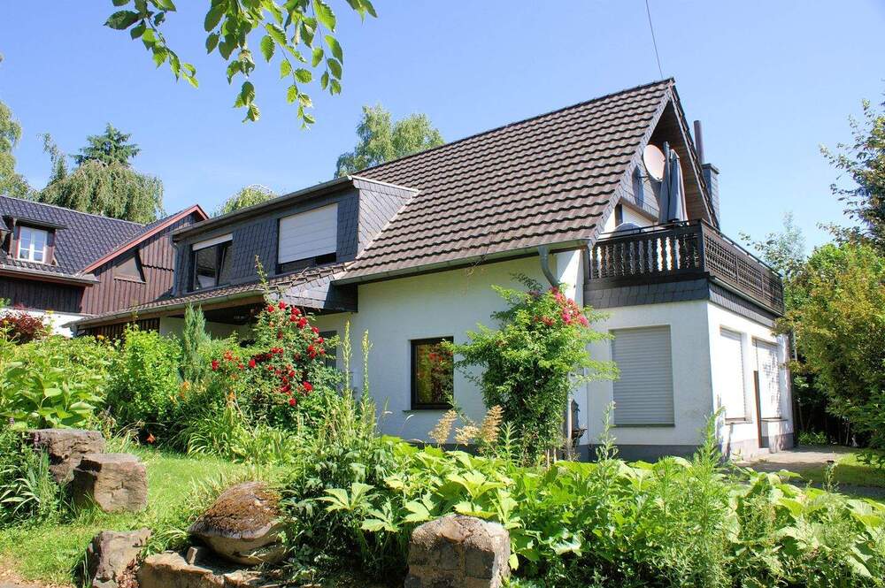 Thumbnail-Zweifamilienhaus in ruhiger Wohnlage am Rande des Ortskerns von Ruppichteroth