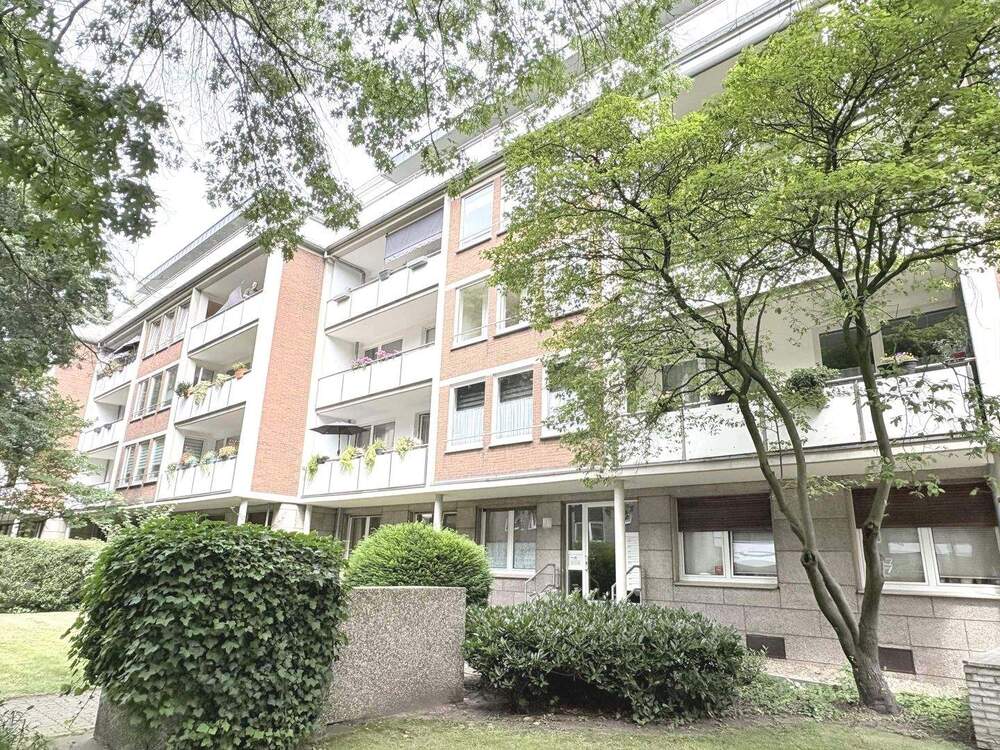 Thumbnail-Krefeld-Bismarckviertel: 4-Zimmerwohnung mit zwei Loggien und zwei Tiefgaragenstellplätzen