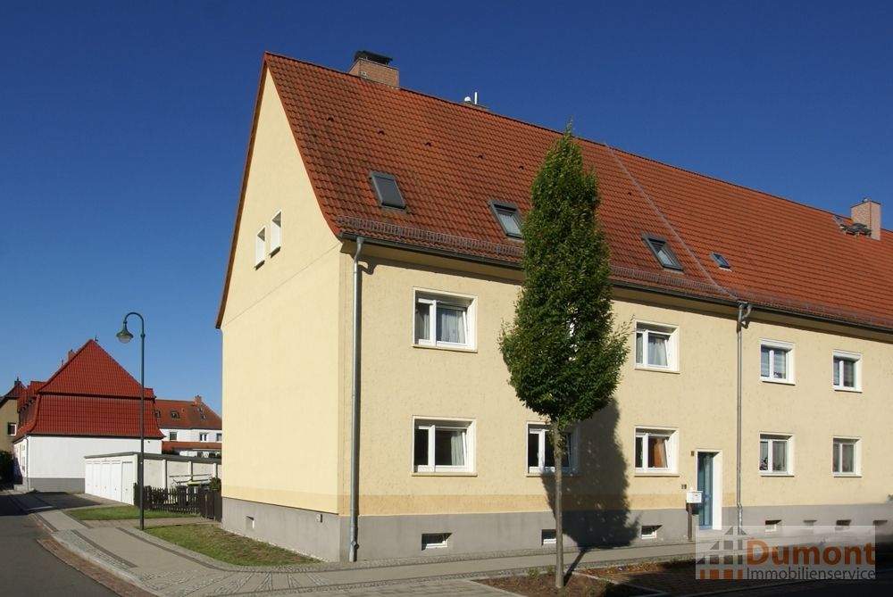 Thumbnail-Attraktives Mehrfamilienhaus mit 3 Wohneinheiten und 5 Garagen - unvermietet und vielseitig nutzbar!