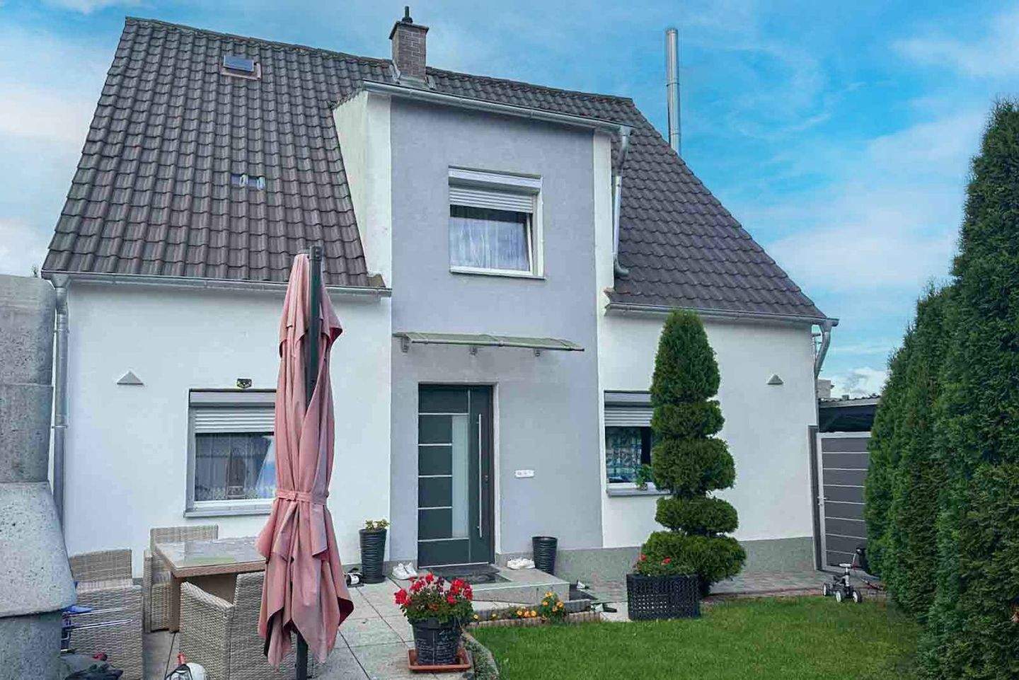 Thumbnail-Sehr gepflegtes Einfamilienhaus in zentraler Lage von Manching.