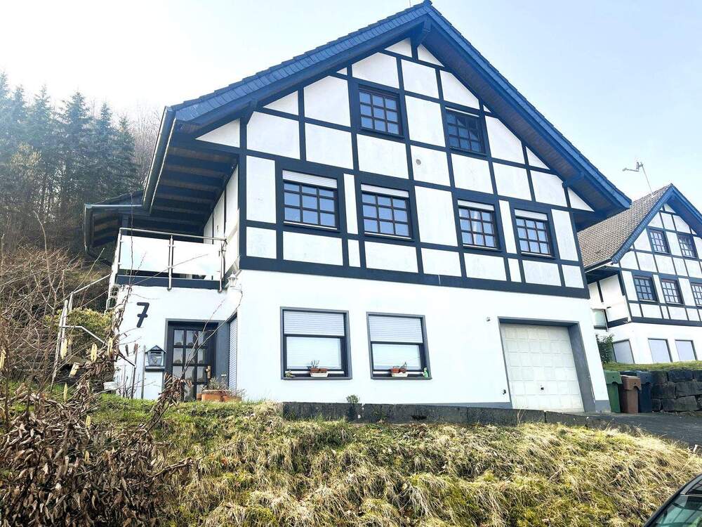 Thumbnail-Zentral gelegenes Einfamilienhaus mit Einliegerwohnung