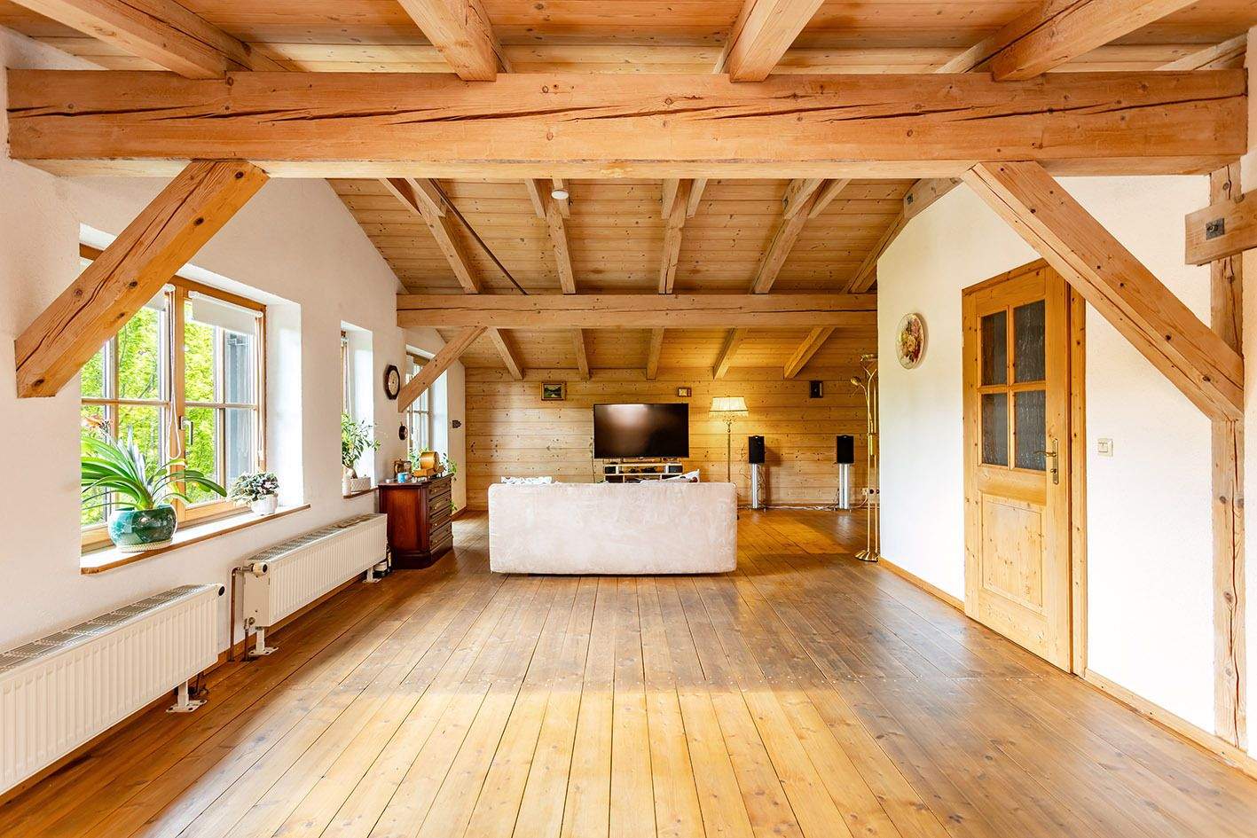 Thumbnail-Einfamilienhaus mit großen Nebengebäude am Briesetal