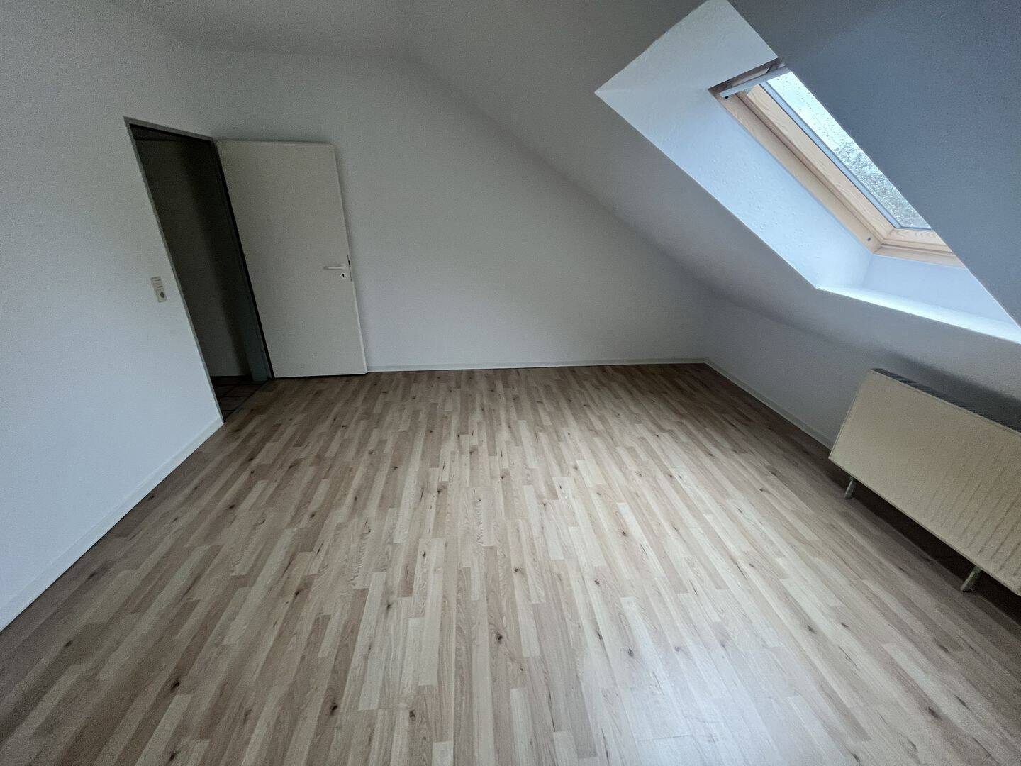 Thumbnail-**** 1,5 Zimmer Appartement mit EBK, Balkon u PKW Stellplatz im Hof ****