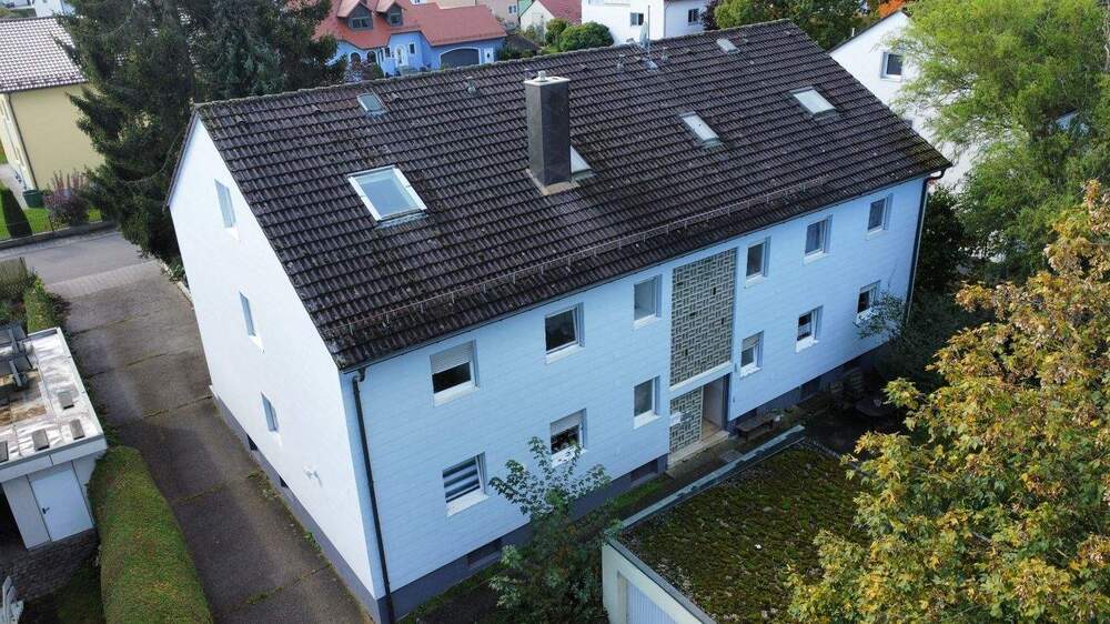 Thumbnail-Älteres Mehrfamilienhaus mit Garagen in ruhiger und naturnaher Lage von Neumarkt, Stadtteil Pölling