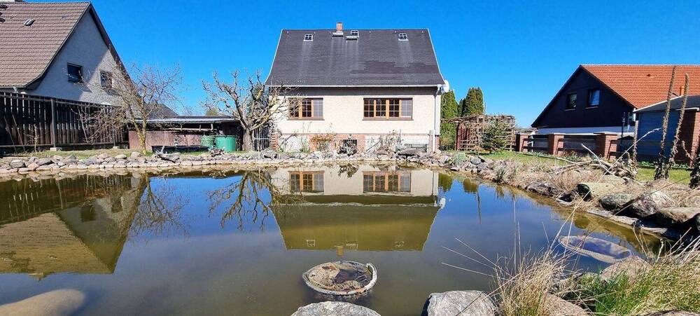 Thumbnail-Massives, voll unterkellertes Haus mit 2 Heizsystemen u. kl. Teich
