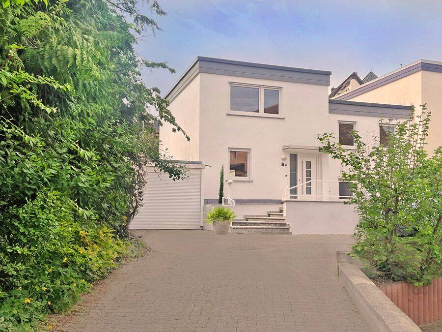 Thumbnail-FRANKFURT-SECKBACH: HIDEAWAY * Erstbezug nach Sanierung * 1 FH mit 2 Terrassen, Garten & Garage