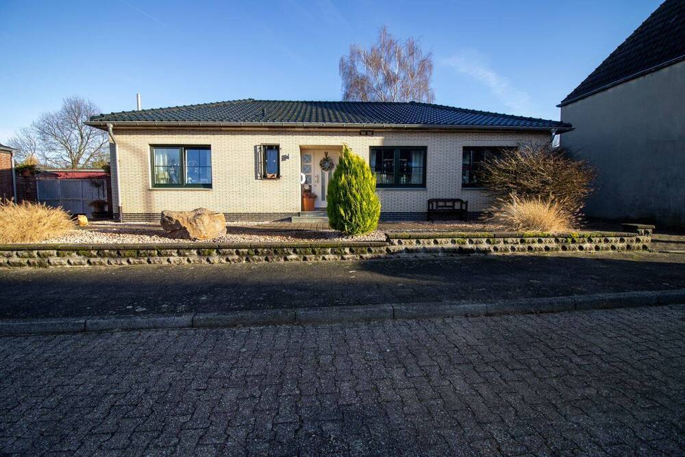 Thumbnail-Ein Zuhause zum durchatmen - lichtdurchfluteter Bungalow im Grünen.