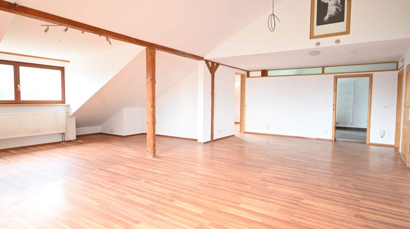 Thumbnail-Großzügige 3-Zimmer-Wohnung mit Balkon in Neumarkt, Stadtteil Helena