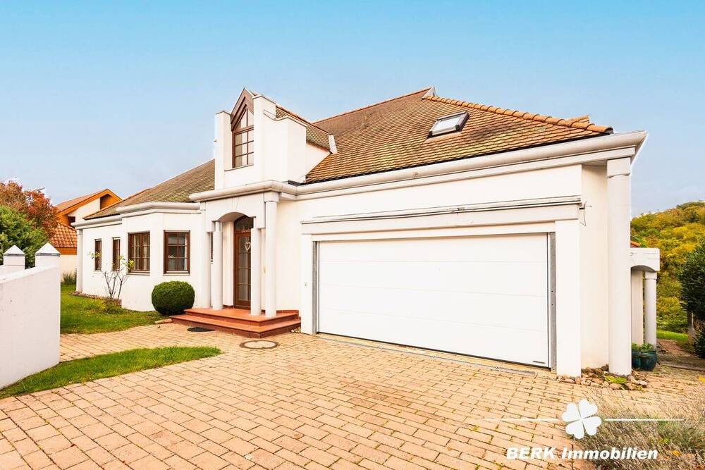 Thumbnail-BERK Immobilien - Freistehendes Architektenhaus in bester Lage mit Panoramablick