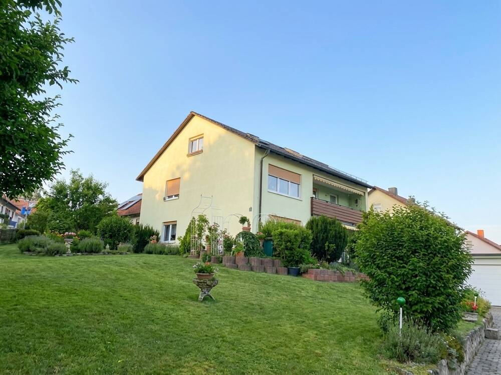 Thumbnail-Idylle pur! Zweifamilienhaus mit Doppelgarage im Herzen des fränkischen Saaletals