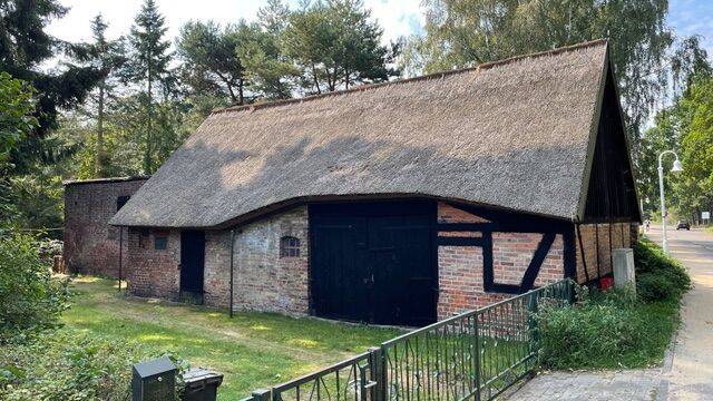 Thumbnail-Denkmal! Grundstück mit Reetscheune und Einfamilienhaus.