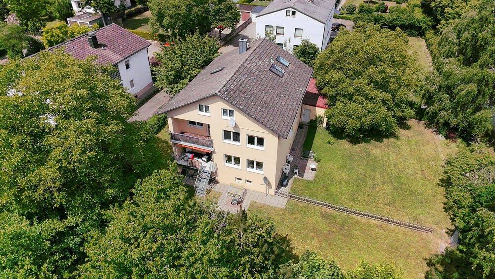 Thumbnail-Mehrfamilienhaus in Regensburg-Burgweinting mit großem Grundstück