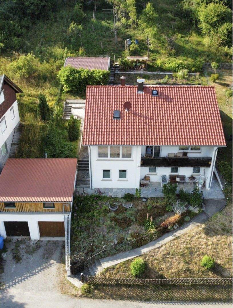 Thumbnail-Geräumiges Einfamilienhaus mit Garage in traumhafter Lage