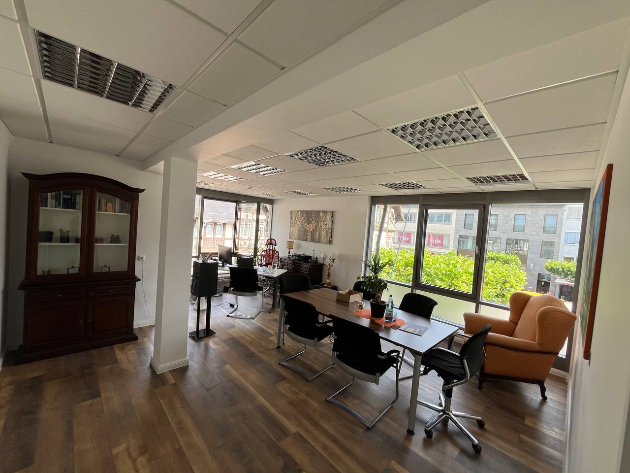 Thumbnail-Gemeinschaftsbüro in Sachsenhausen: 3 Schreibtische, flexibel & gut eingerichtet