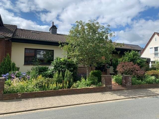 Thumbnail-Sanierungsbedürftige DHH in Ortsrandlage mit viel Potential nach WEG