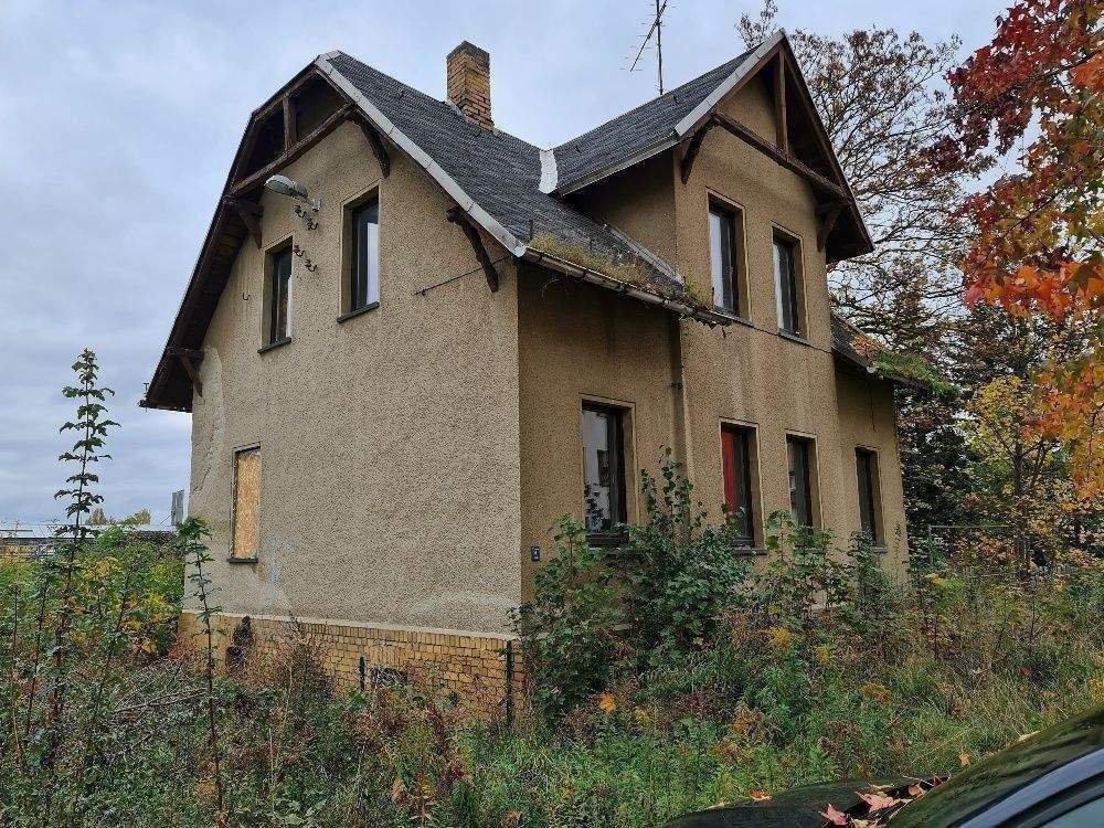 Thumbnail-Komplett zu sanierendes freistehendes Einfamilienhaus + 5 Garagen + 3 zusätzliche Bauplätze!