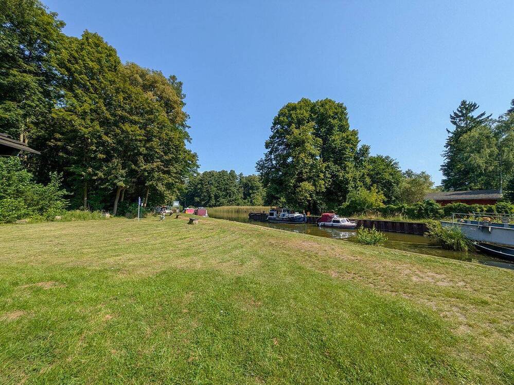 Thumbnail-Erholungsgrundstück mit Baugenehmigung in Wassernähe
