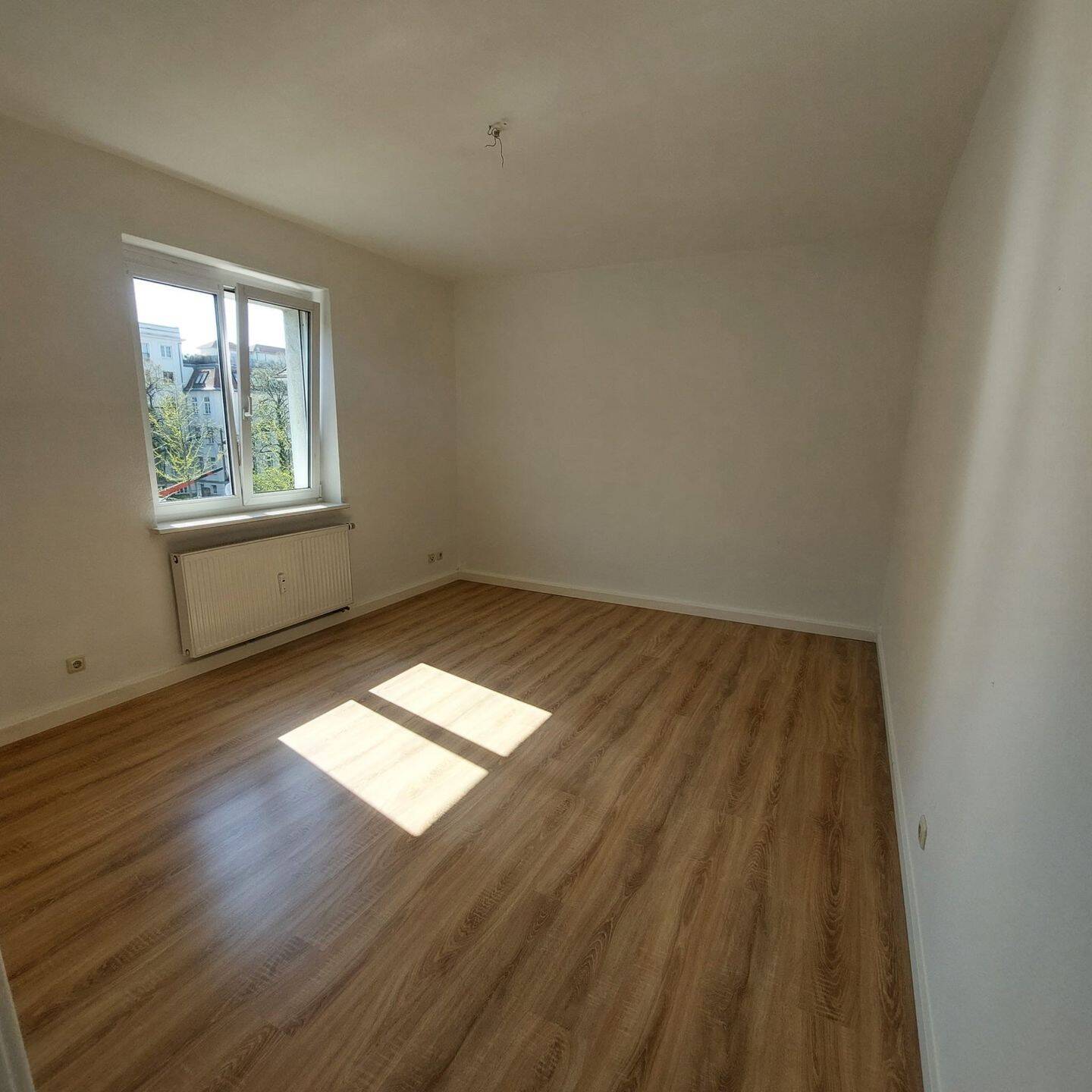 Thumbnail-kleine 3-Raum-Wohnung mit Balkon in ruhiger und grüner Lage in Dresden-Striesen
