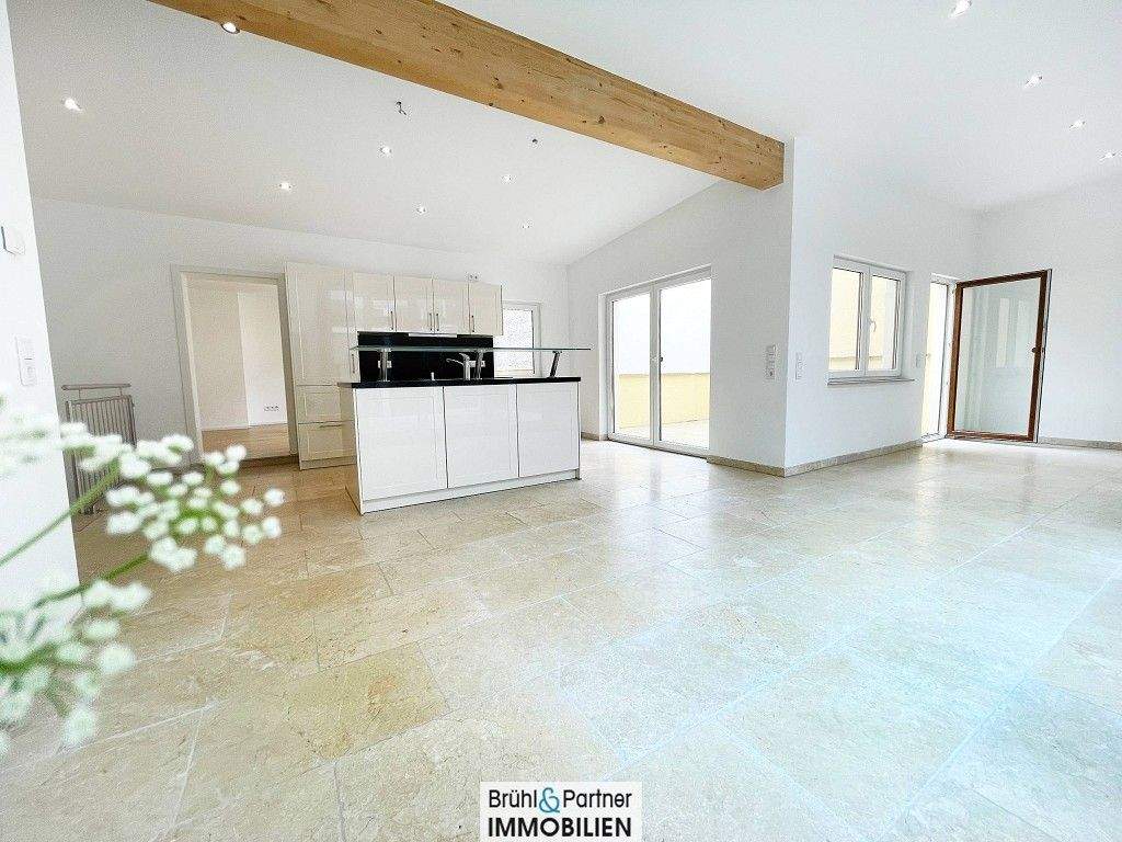 Thumbnail-Kernsaniertes Stadthaus mit Atrium, Terrasse u. Balkon in ruhiger Lage - Einliegerwohnung vorhanden