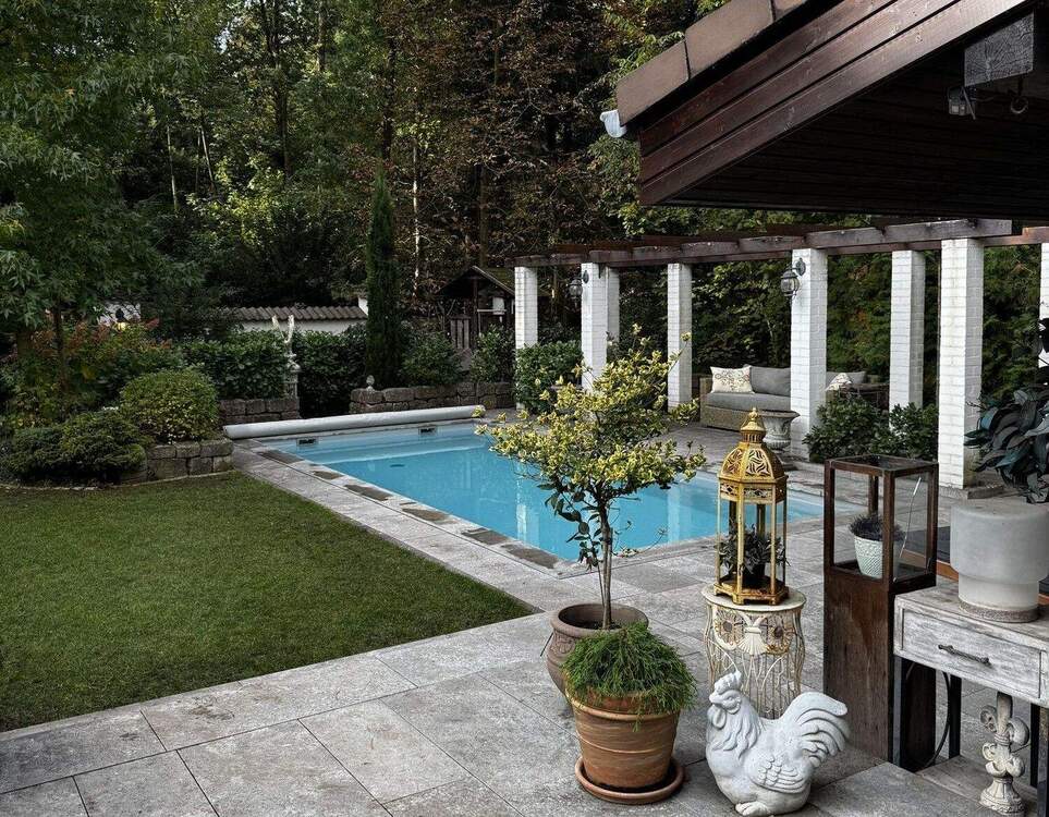 Thumbnail-Wohnen am Wald: Stilvoller Architektenbungalow mit Sauna und Außenpool auf großzügigem Grundstück