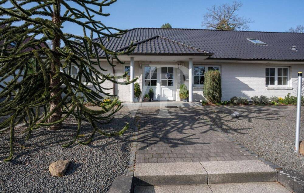 Thumbnail-VON POLL IMMOBILIEN - Hochwertiger Bungalow im Grünen