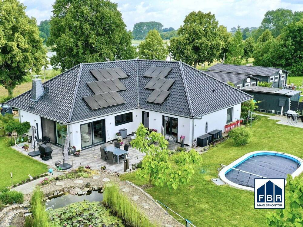 Thumbnail-Zukunftssicher und energieeffizient: Premium-Immobilie mit Seeblick und Pool