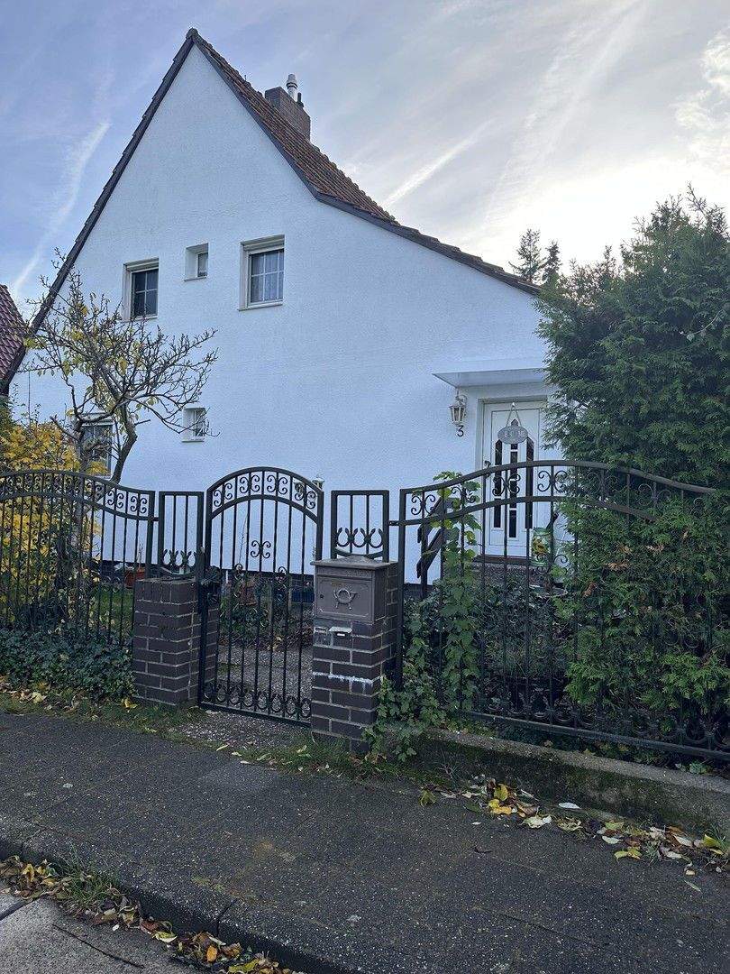 Thumbnail-Großzügiges Einfamilienhaus (Mehrgenerationenhaus) in verkehrsberuhigter Seitenstraße