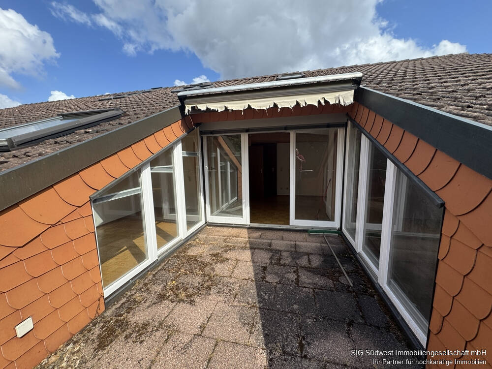 Thumbnail-Charmante Dachgeschoßwohnung mit Terrasse und Tiefgaragenstellplatz + Keller am Wildpark Pforzheim